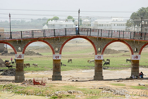 bridge over dry lake - udaipur (india), bridge pillars, lake, udaipur