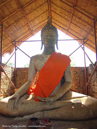 พระพุทธรูป - buddha statue - gold on face - อุทยาน ประวัติศาสตร์ สุโขทัย - เมือง เก่า สุโขทัย - sukhothai - thailand, bhagwa, buddha image, buddha statue, buddhism, buddhist temple, cross-legged, ruins, saffron color, sculpture, sukhothai, พระพุทธรูป, อุทยาน ประวัติศาสตร์ สุโขทัย, เมือง เก่า สุโขทัย