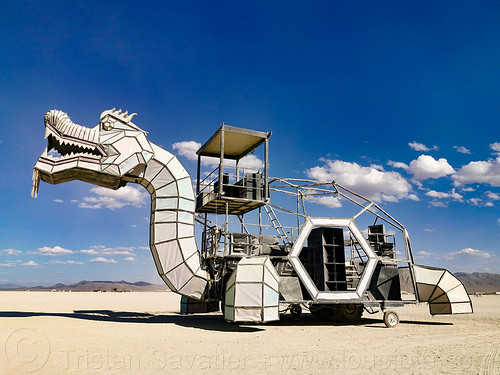 burning man - bixi 909 dragon art car, bixi 909, burning man art cars, dragon art car, mutant vehicles