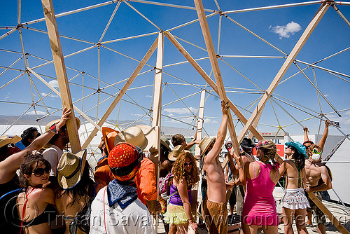 burning man - building a geodesic dome, geodesic dome, sukkat shalom, truss