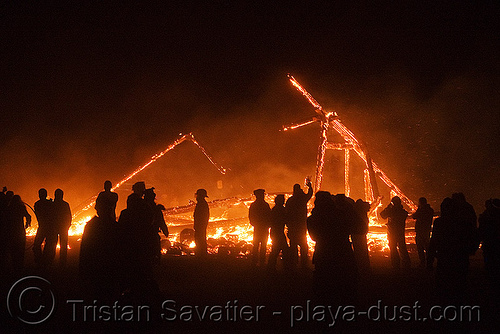 burning man - burners around burning temple - basura sagrada, basura sagrada, burners, burning man at night, burning man temple, fire, temple burning