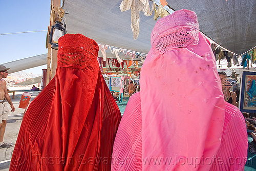 burning man - two people in chadri, arabian, burka, burqa, chador, chadri, headgear, hijab, islam, islamic, muslim, pink, red, veil, voile integral, voile intégral, voile islamique, women, برقع, چادر