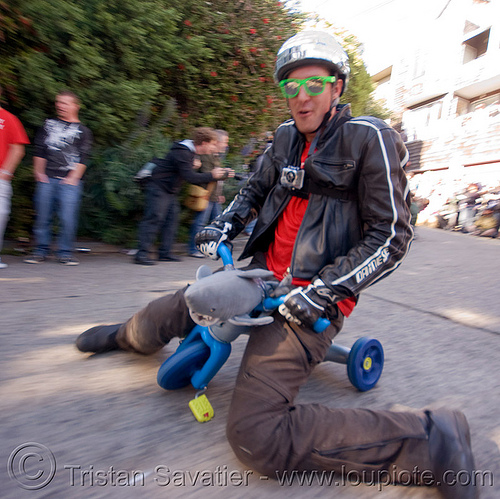BYOBW - &quot;bring your own big wheel&quot; race - toy tricycles (san francisco), big wheel, byobw 2011, drift trikes, moving fast, potrero hill, race, speed, speeding, toy tricycle, toy trike, trike-drifting