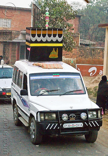 car decorated with mecca's al kaaba - eid-milad-un-nabi muslim festival (india), al ka'ba, al kaaba, decorated car, eid e milad un nabi, eid e milād un nabī, islam, jeep, mawlid, mecca, minaret, muhammad's birthday, muslim festival, nabi day, prophet's birthday, suv, tata motors, عید میلاد النبی, ईद मिलाद नबी