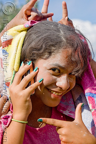 carnaval - carnival in jujuy capital (argentina), andean carnival, argentina, carnaval de la quebrada, cellphone, colored nails, girl, jujuy capital, nail polish, nail varnish, noroeste argentino, san salvador de jujuy, woman