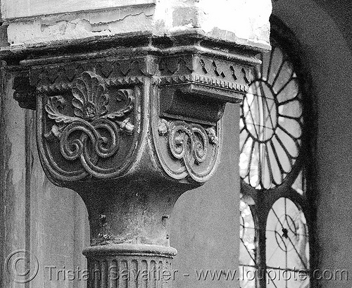 cast iron column head - synagogue ruins (видин - vidin, bulgaria), brick, cast iron, column head, ruins, synagogue, trespassing, vaults, vdin, vidin, видин