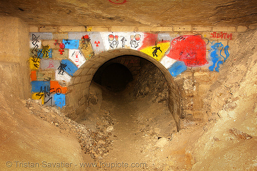 catacombes de paris - catacombs of paris (off-limit area), arch, cave, clandestines, graffiti, illegal, trespassing, underground quarry, vault