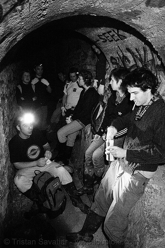cataphiles (urban cavers) in underground tunnel - catacombes de paris - catacombs of paris (off-limit area), cataphiles, cave, clandestines, hôpital du val-de-grâce, illegal, paris, trespassing, tunnel, underground quarry, val-de-grace