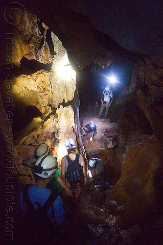 caving in mulu - racer cave (borneo), borneo, cavers, caving, gunung mulu national park, malaysia, natural cave, racer cave, spelunkers, spelunking