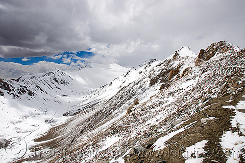 close from the top - khardungla pass - ladakh (india), khardung la pass, ladakh, landscape, mountain pass, mountains, snow