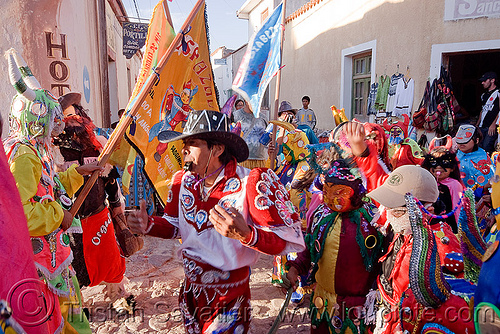 comparsa los picaflores - diablos - flags - carnaval de humahuaca (argentina), andean carnival, argentina, careta de diablo, carnaval de la quebrada, carnaval de tilcara, colorful, comparsa, costume, diablo carnavalero, diablo de carnaval, diablos carnavaleros, diablos de carnaval, flag, folklore, indigenous culture, los picaflores, mask, men, mirrors, noroeste argentino, quebrada de humahuaca, quechua culture, tribal