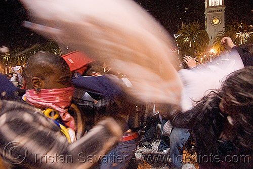 couple pillow-fighting - the great san francisco pillow fight 2009, down feathers, man, night, pillows, world pillow fight day