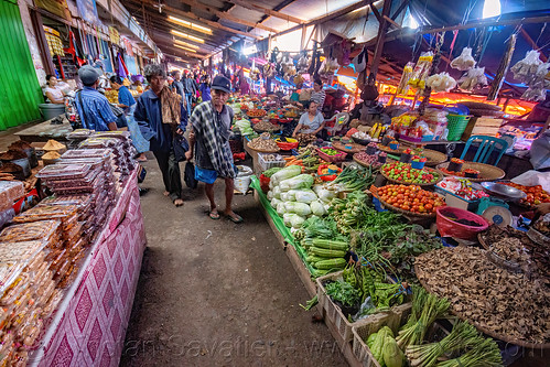 covered market in rantepao, bolu market, covered market, man, pasar bolu, produce, rantepao, tana toraja, vegetables
