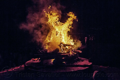 cremation of a corpse - funeral pyre - varanasi (india), burning ghat, corpse, cremation, dead, death, funeral pyre, ghats, harishchandra ghat, hindu, hinduism, human cadaver, human remains, night, smoke, smoking, varanasi, wood fire