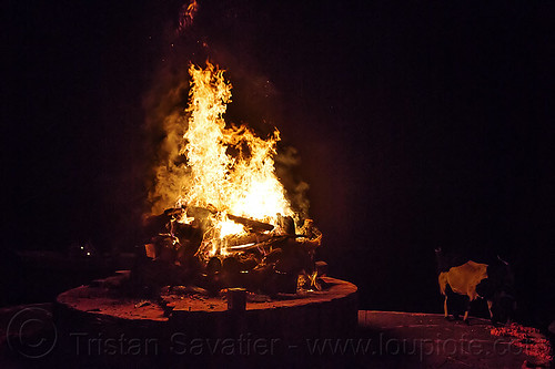 cremation of a dead person - varanasi (india), burning ghat, corpse, cremation, dead, death, foot, funeral pyre, ghats, harishchandra ghat, hindu, hinduism, human cadaver, human remains, night, smoke, smoking, varanasi, wood fire