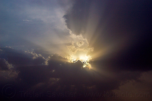 crepuscular rays - sky with clouds and sun rays, cloudy, crepuscular rays, silverlining, sun rays through clouds