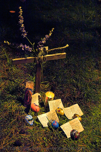 cross - memorial - dia de los muertos - halloween (san francisco), altar de muertos, costumes, cross, day of the dead, dia de los muertos, halloween, memorial, night