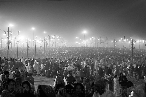 crowd of hindu pilgrims gathering at night at kumbh mela (india), crowd, hindu pilgrimage, hinduism, kumbh maha snan, kumbh mela, mauni amavasya, night, triveni sangam, walking