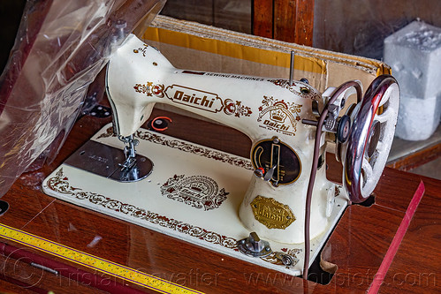 daichi mechanical sewing machine, crank sewing machine, manado, shop, store