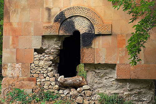 damaged ruins of Işhan monastery - georgian church ruin (turkey), byzantine architecture, door, georgian church ruins, ishan church, ishan monastery, işhan, low-relief, orthodox christian