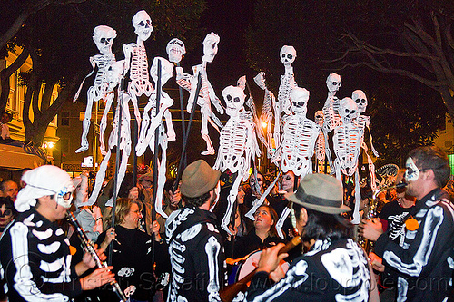 dancing skeleton puppets, crowd, dancing skeletons, day of the dead, dia de los muertos, halloween, music, musicians, night, paper skeleton puppets, paper skeletons