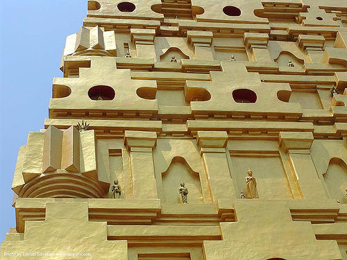 detail of giant golden tower in wat - สังขละบุรี - sangklaburi - thailand, golden color, sangklaburi, temple, tower, wat, วัดวังก์วิเวการาม, สังขละบุรี