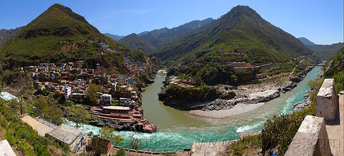 devprayag sangam panorama - confluence of the alaknanda and bhagirathi rivers into the ganges river (india), alaknanda and bhagirathi sangam, alaknanda river, bhagirathi river, confluence, devprayag sangam, ganga, ganges river, ghats, hills, mountains, river bed, village
