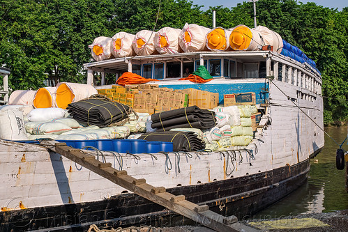 docked pinisi boat loaded with goods, boats, bugis schooners, dock, harbor, man, pinisi, ships, surabaya