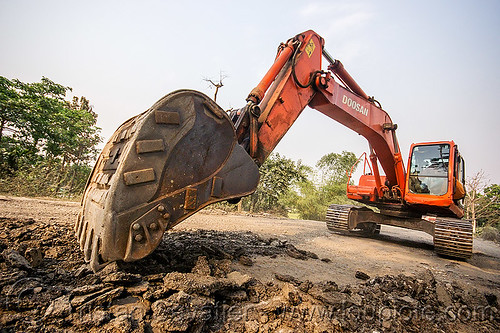 doosan excavator dx225lc ripping up old asphalt (india), alphalt, asphalt removal, at work, bucket attachment, demolition, doosan excavator, dx225lc, excavator bucket, old asphalt, old bitumen, old macadam, pavement, ripping up, road construction, roadwork, scraping off, west bengal, working