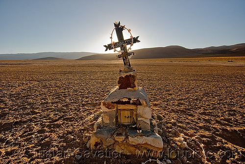 facundo cruz - lonely tomb in the desert, altiplano, argentina, backlight, cross, facundo cruz, grave, landscape, noroeste argentino, pampa, sunset, tomb