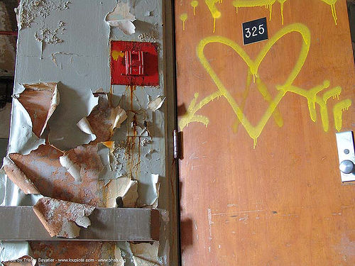 fire-alarm - peeling paint - heart and arrow graffiti abandoned hospital (presidio, san francisco), abandoned building, abandoned hospital, graffiti, love, presidio hospital, presidio landmark apartments, trespassing