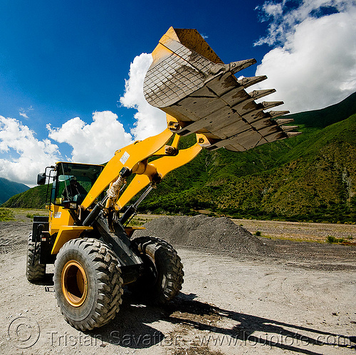 front loader - komatsu wa 250, argentina, at work, earth moving, front loader, groundwork, komatsu, noroeste argentino, road construction, roadworks, wa 250, wheel loader, working, yellow