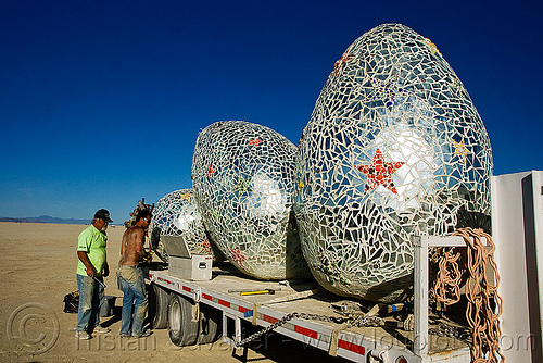 giant eggs on truck trailer - Ménage à trois - mosaic - burning man 2009, burning man, giant eggs, menage a trois, mosaic, ménage à trois, truck trailer