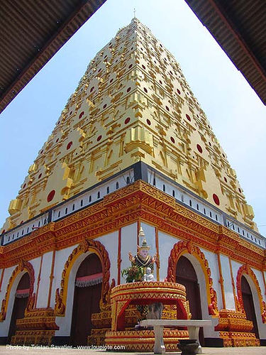 giant golden tower in wat - สังขละบุรี - sangklaburi - thailand, golden color, sangklaburi, temple, tower, wat, วัดวังก์วิ�\x80วการาม, สังขละบุรี