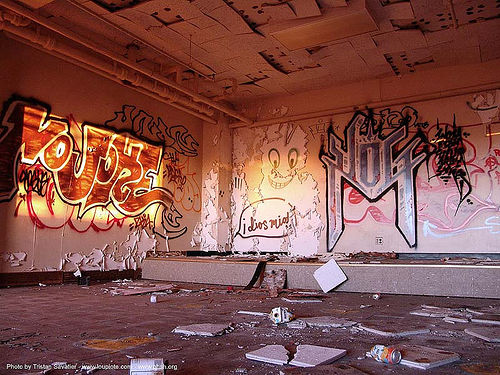 graffiti - abandoned hospital (presidio, san francisco), abandoned building, abandoned hospital, graffiti, presidio hospital, presidio landmark apartments, trespassing