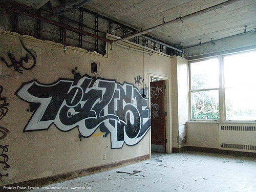 graffiti - abandoned hospital (presidio, san francisco), abandoned building, abandoned hospital, graffiti, presidio hospital, presidio landmark apartments, trespassing