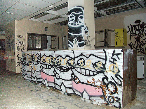 graffiti - abandoned hospital (presidio, san francisco), abandoned building, abandoned hospital, graffiti, presidio hospital, presidio landmark apartments, trespassing