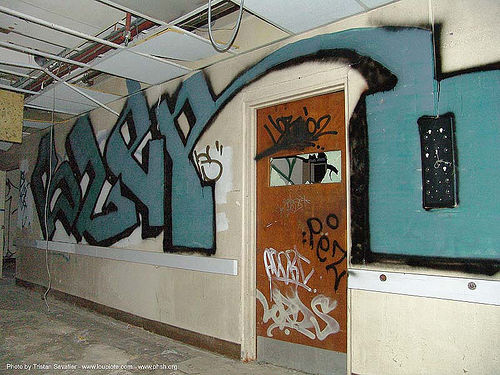 graffiti - abandoned hospital (presidio, san francisco), abandoned building, abandoned hospital, graffiti, presidio hospital, presidio landmark apartments, trespassing