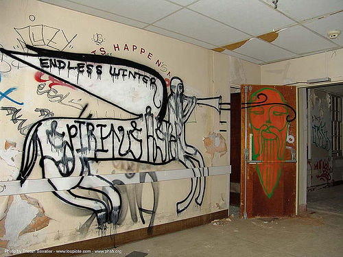graffiti - abandoned hospital (presidio, san francisco), abandoned building, abandoned hospital, graffiti, presidio hospital, presidio landmark apartments, salt, trespassing