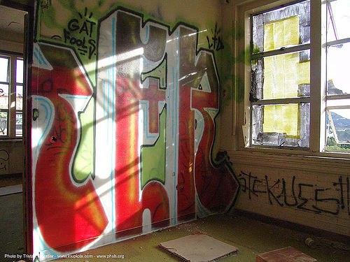 graffiti - abandoned hospital (presidio, san francisco), abandoned building, abandoned hospital, graffiti, presidio hospital, presidio landmark apartments, trespassing