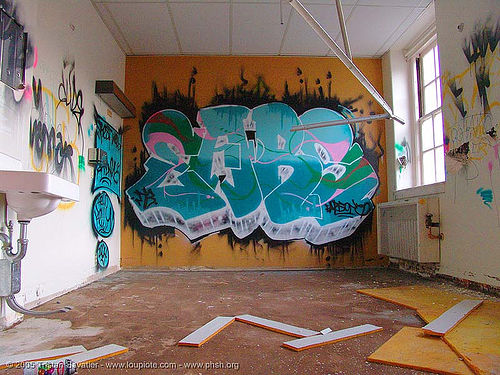 graffiti-ears - abandoned hospital (presidio, san francisco), abandoned building, abandoned hospital, ears, graffiti, presidio hospital, presidio landmark apartments, trespassing