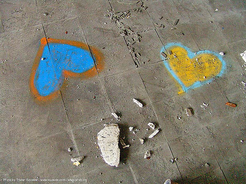 graffiti-hearts - abandoned hospital (presidio, san francisco), abandoned building, abandoned hospital, graffiti, presidio hospital, presidio landmark apartments, trespassing