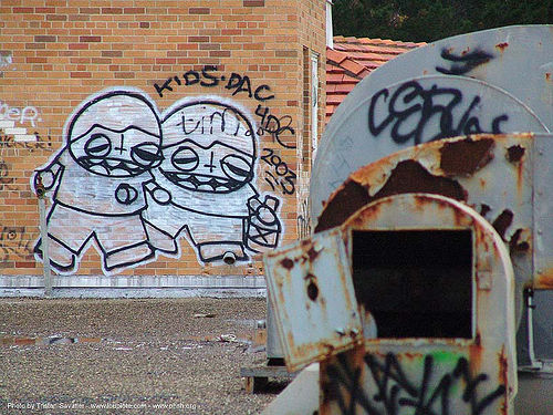 graffiti-kids-dac-4dc - roof - abandoned hospital (presidio, san francisco), abandoned building, abandoned hospital, child, dac, graffiti, kid, presidio hospital, presidio landmark apartments, roof, trespassing