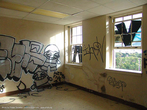 graffiti-kids5 - abandoned hospital (presidio, san francisco), abandoned building, abandoned hospital, graffiti, presidio hospital, presidio landmark apartments, trespassing