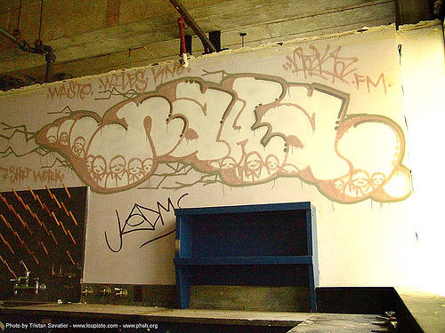 graffiti - naka - abandoned hospital (presidio, san francisco), abandoned building, abandoned hospital, graffiti, naka, presidio hospital, presidio landmark apartments, trespassing