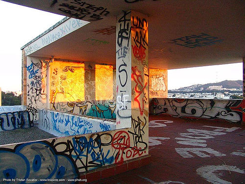 graffiti - roof - abandoned hospital (presidio, san francisco) - phsh, abandoned building, abandoned hospital, graffiti, presidio hospital, presidio landmark apartments, roof, tie, trespassing