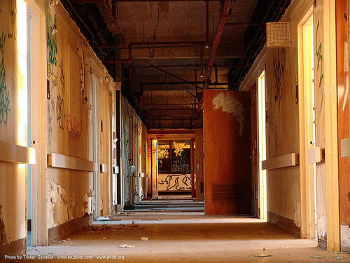 hallway - abandoned hospital (presidio, san francisco), abandoned building, abandoned hospital, graffiti, presidio hospital, presidio landmark apartments, trespassing