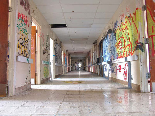 hallway - abandoned hospital (presidio, san francisco), abandoned building, abandoned hospital, graffiti, presidio hospital, presidio landmark apartments, trespassing