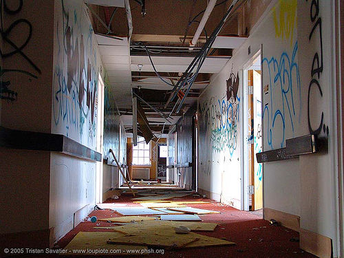 hallway - abandoned hospital (presidio, san francisco), abandoned building, abandoned hospital, graffiti, presidio hospital, presidio landmark apartments, trespassing