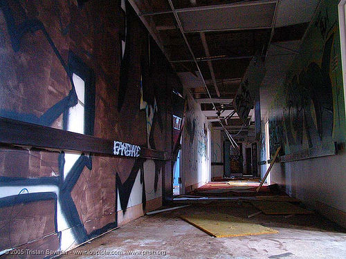 hallway - abandoned hospital (presidio, san francisco), abandoned building, abandoned hospital, graffiti, presidio hospital, presidio landmark apartments, trespassing